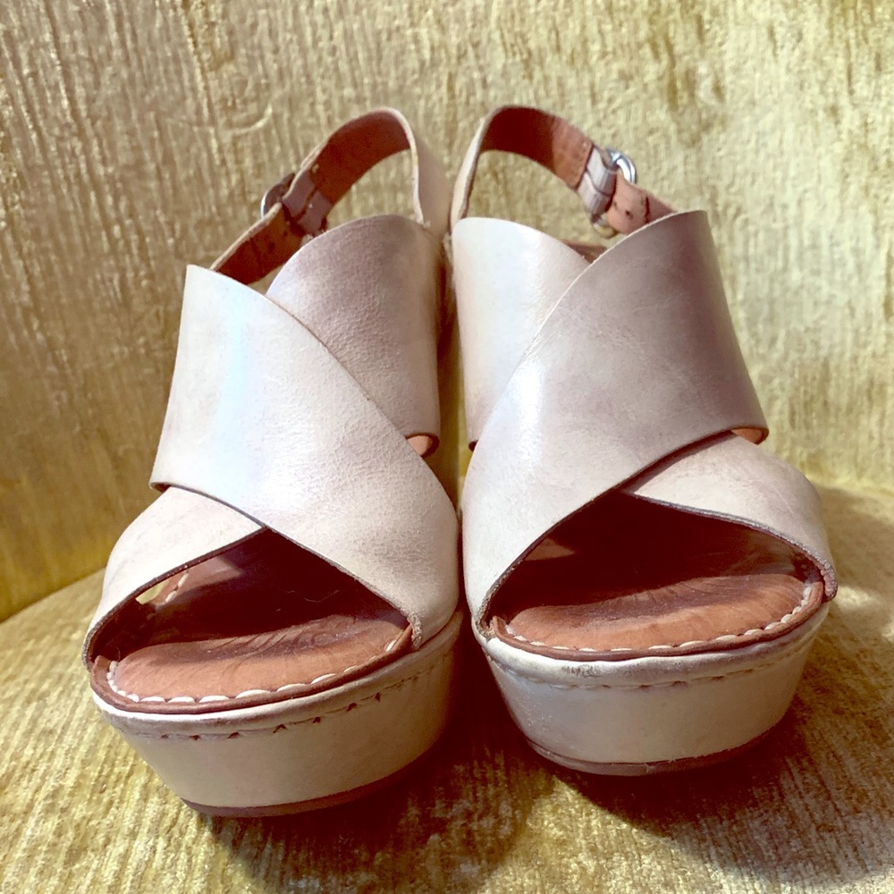 Cream wedge Born crisscross sandals size 8